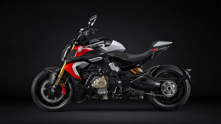 Ducati Diavel V4 RS 2026 DRY Clutch! Ohlins! Forged Wheels! 1103cc Desmo Engine!