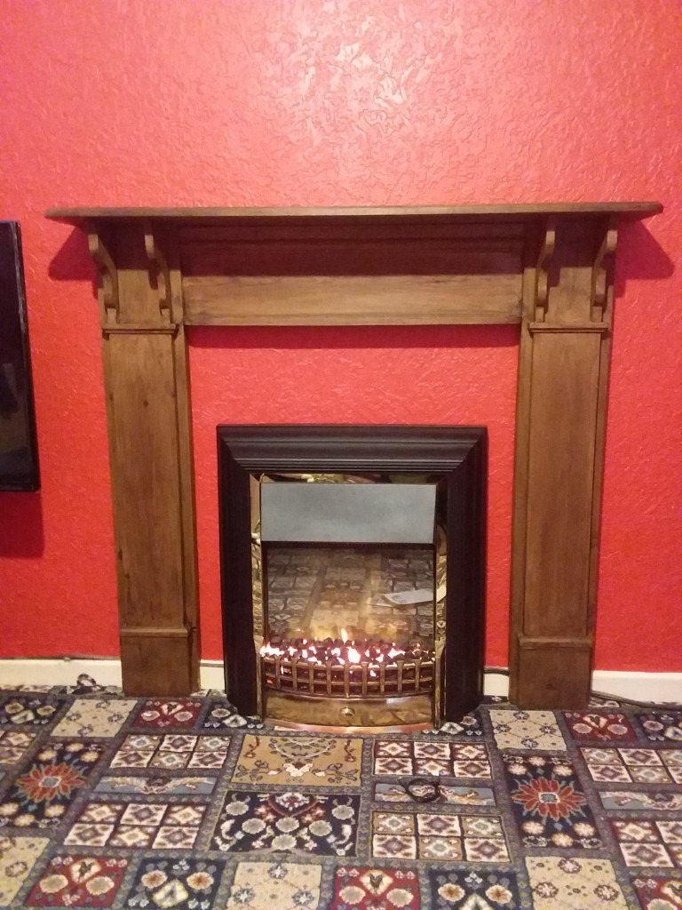 Gorgeous, cosy fan heater, looks like real fire