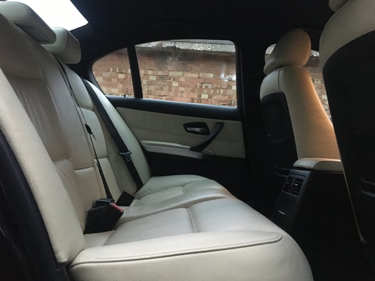 BMW 320si 2.0 Petrol Saloon *1/500 MADE FOR UK* 4 Door Manual 320 SI