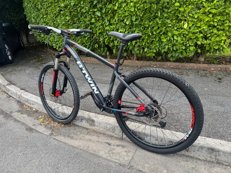 B-twin rockrider 540 medium frame 27.5 mountain bike 