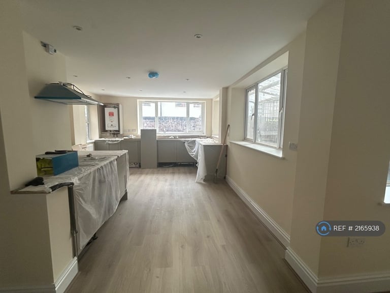2 bedroom flat in Normanton Avenue, Liverpool, L17 (2 bed) (#2165938)