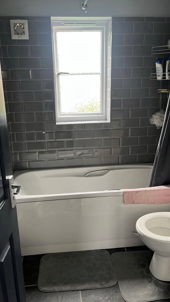 Beautiful 3 bedrooms detached house for rent 