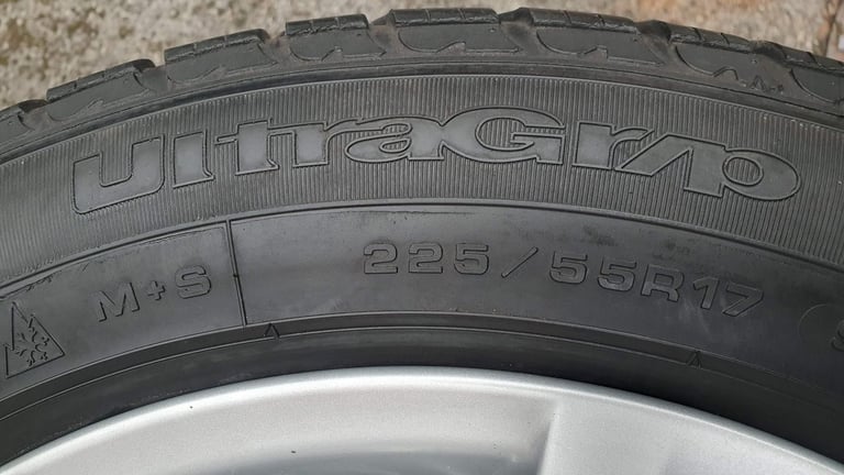 4X GENUINE BMW Style 327 ALLOYS WITH 225/55 R17  GOOD YEAR WINTER TYRES
