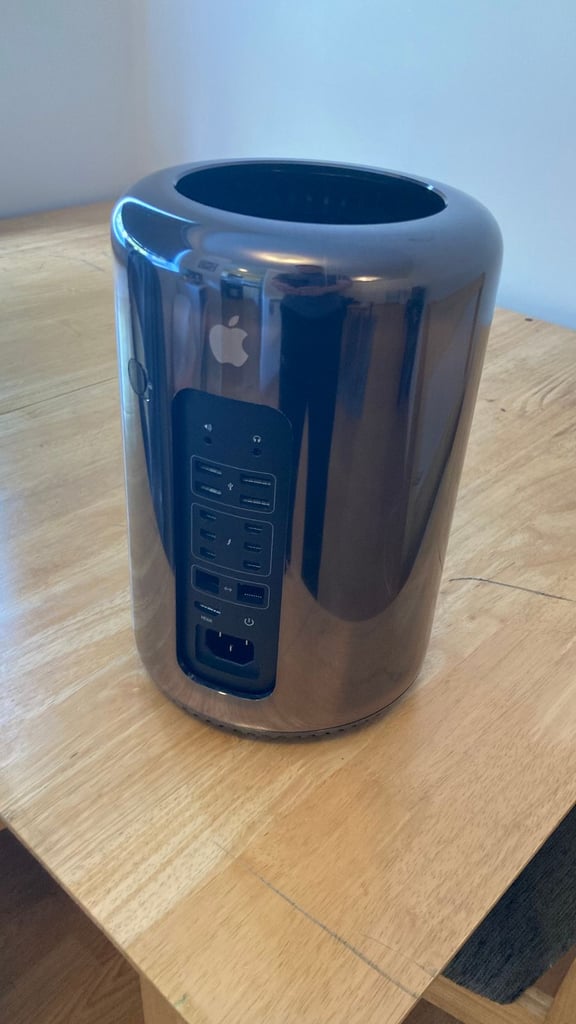 image for  Apple Mac Pro 6.1 - 64GB RAM - 3.5GHz Xeon 6-Core D500 3GB - 512GB SSD