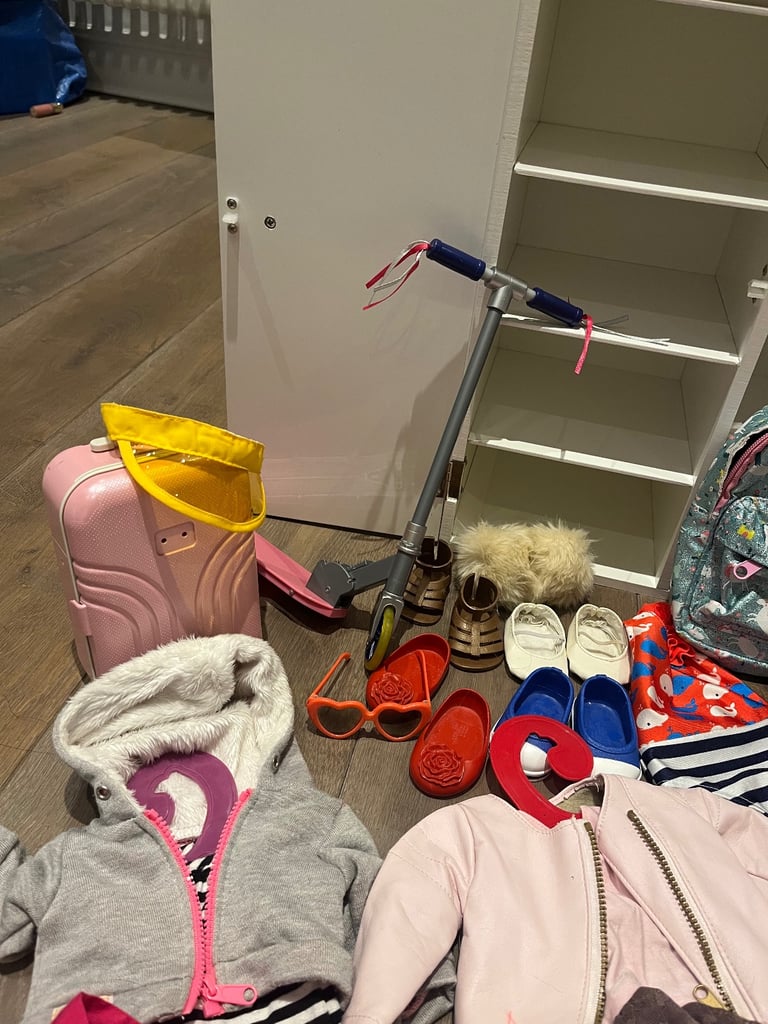 (Great condition) Our Generation doll and a LOT clothes and accessories
