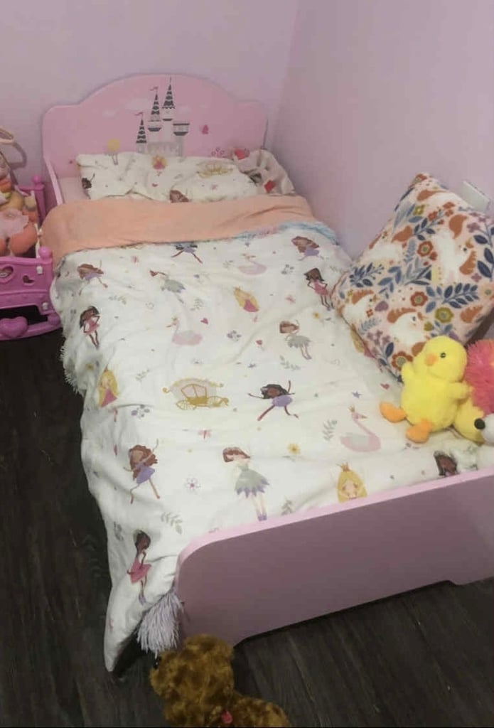Princess toddler bed