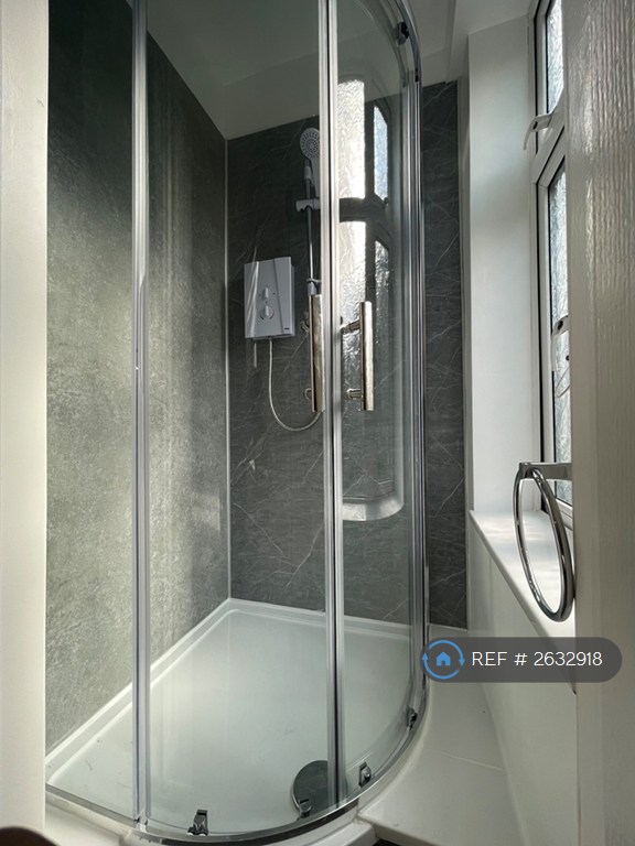 Studio flat in Grafton Road, London, NW5 (#2632918)