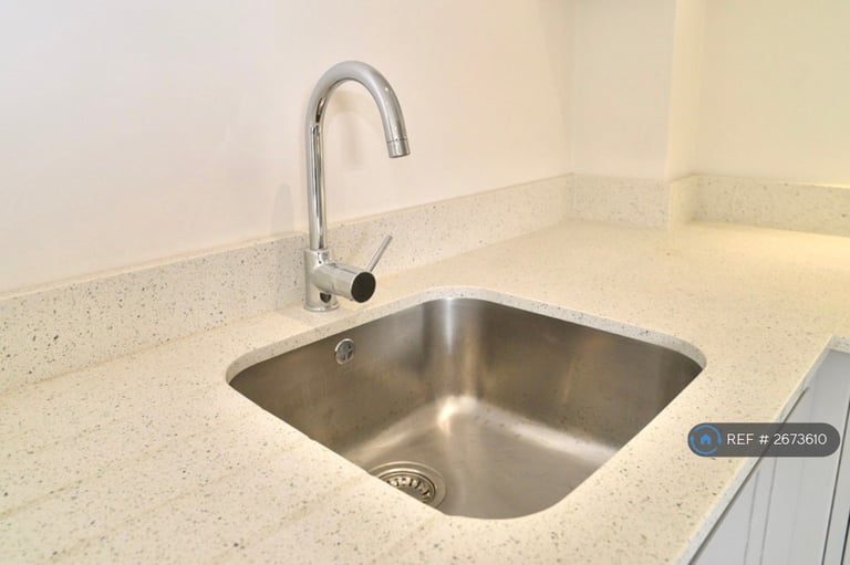 2 bedroom flat in Long Close Lane, Leeds, LS9 (2 bed) (#2673610)