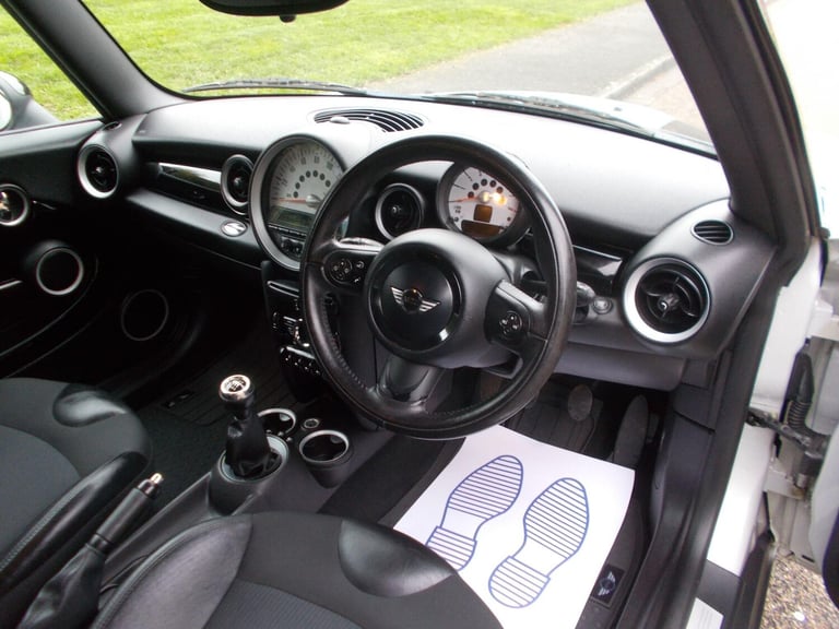 2011 MINI Hatch 1.6 Cooper Soho Euro 5 (s/s) 3dr HATCHBACK Petrol Manual