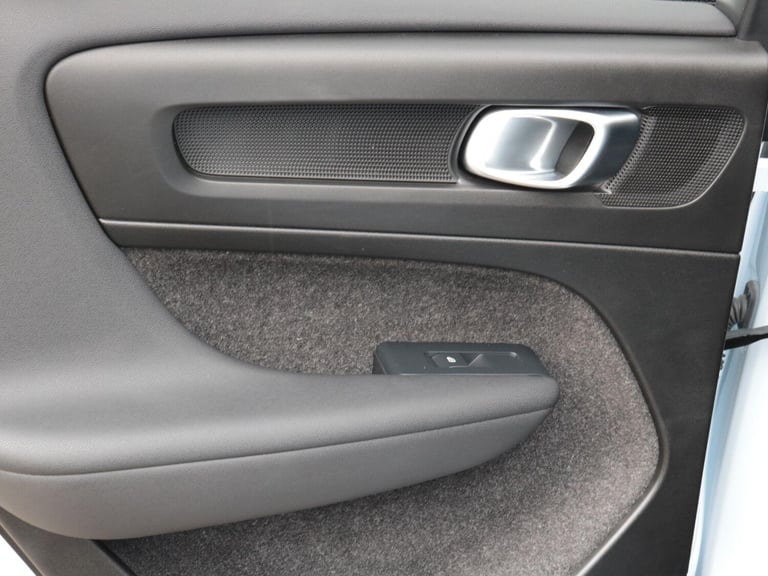 2024 Volvo XC40 Plus Dark B4 (197 hp) ESTATE Petrol/Electric Hybrid Automatic