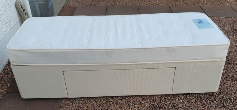 Small single bed, divan base with drawer & mattress 
