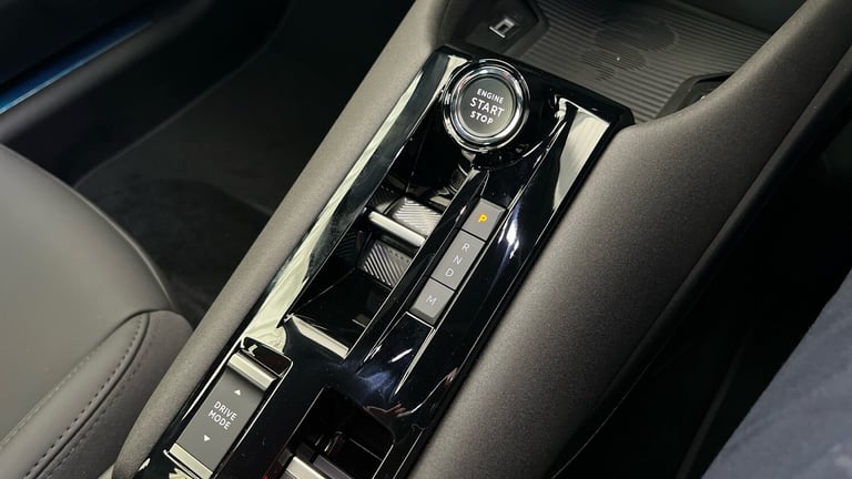 2025 Alfa Romeo Junior 1.2 MHEV Ibrida SUV 5dr Petrol Hybrid e-DCT Euro 6 (s/s) (136 ps) SUV Hybr...