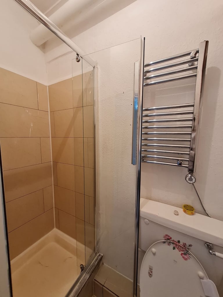 SELF CONTAINED STUDIO in Purley Avenue NW2 1SJ