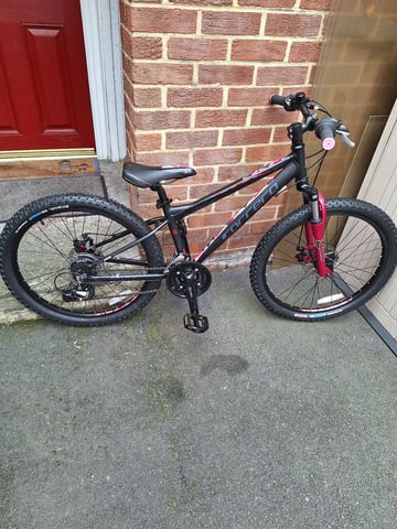 Carrera Luna black pink mountain bike 24inch wheels 21 speed disc