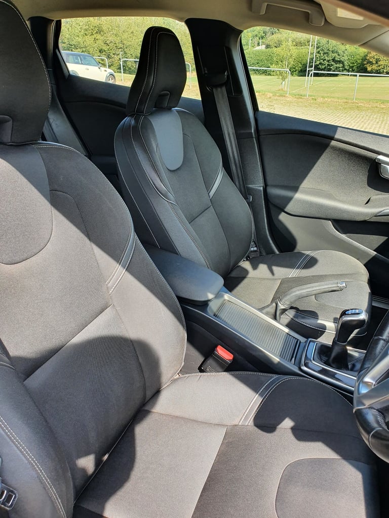 2017 Volvo V40 D2 [120] Momentum 5dr HATCHBACK Diesel Manual