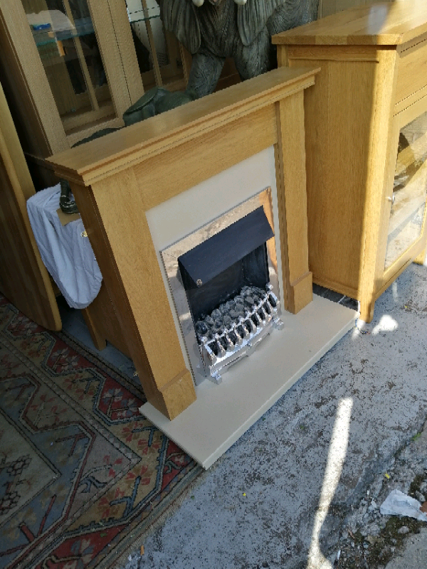 Kattell electric fire with oak surround 