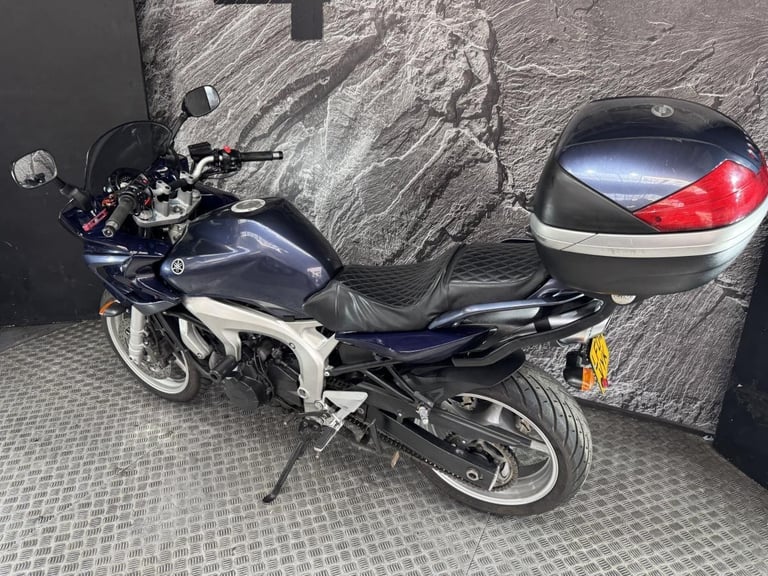 YAMAHA FZ6 FAZER 600 2004