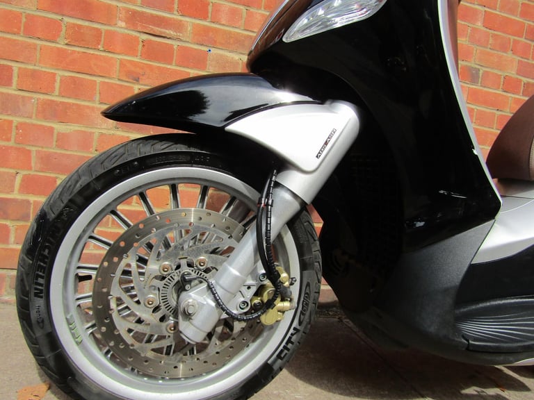 PIAGGIO BEVERLY 300cc GREAT COMMUTER VERY FAST AND RELIABLE. CHEAP TO RUN.