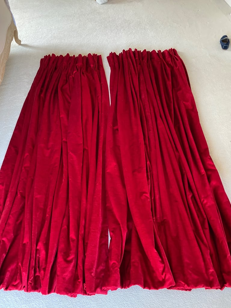Red curtains & track