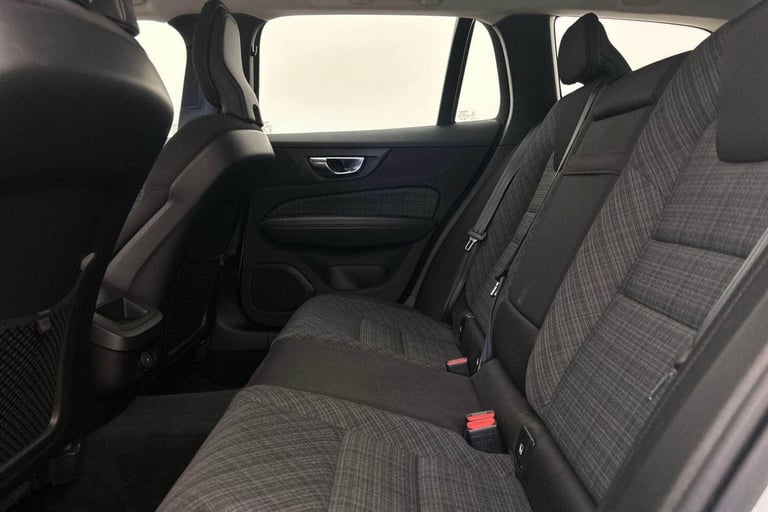 2022 Volvo V60 Momentum, B3 mild hybrid ESTATE Petrol/Electric Hybrid Automatic