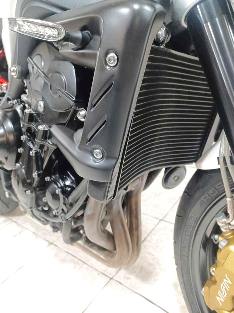 Triumph Street Triple 675-R 61-REG ONLY 411 DRY MILES WITH EXTRAS £5399.OTR
