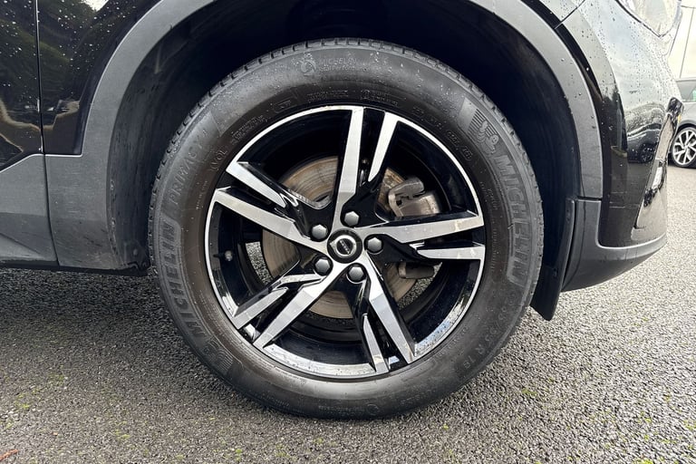 2023 Volvo XC40 2.0 B3 MHEV Plus DCT Auto Euro 6 (s/s) 5dr SUV PETROL Automatic