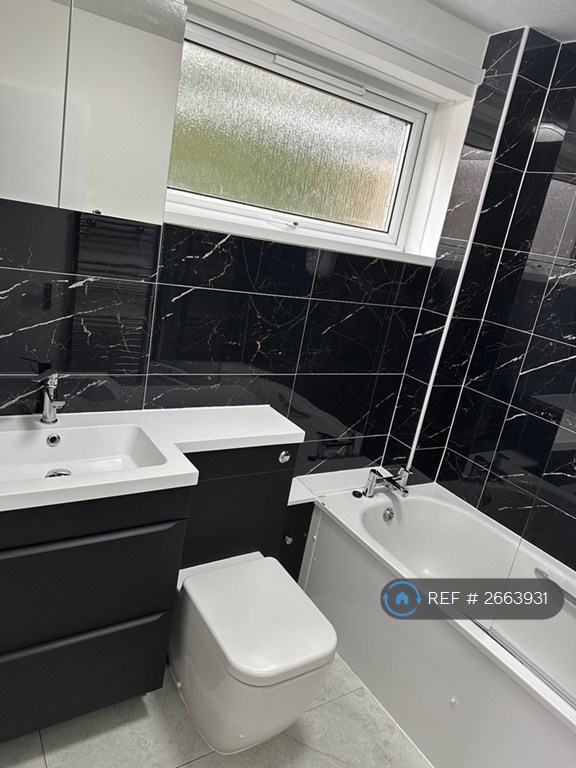 image for 3 bedroom house in Venice Court, Andover, SP10 (3 bed) (#2663931)