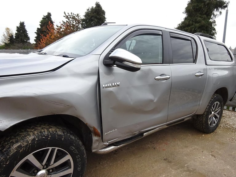 2016 66 REG TOYOTA HILUX INVINCIBLE D-4D 4WD DIESEL AUTO DAMAGED SALVAGE
