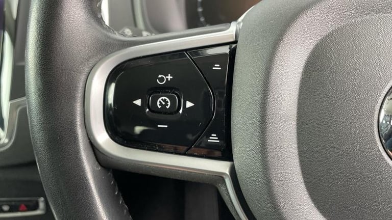 2021 Volvo XC90 Momentum B5 AWD mild hybrid 7 Seats Automatic SUV Hybrid Automatic