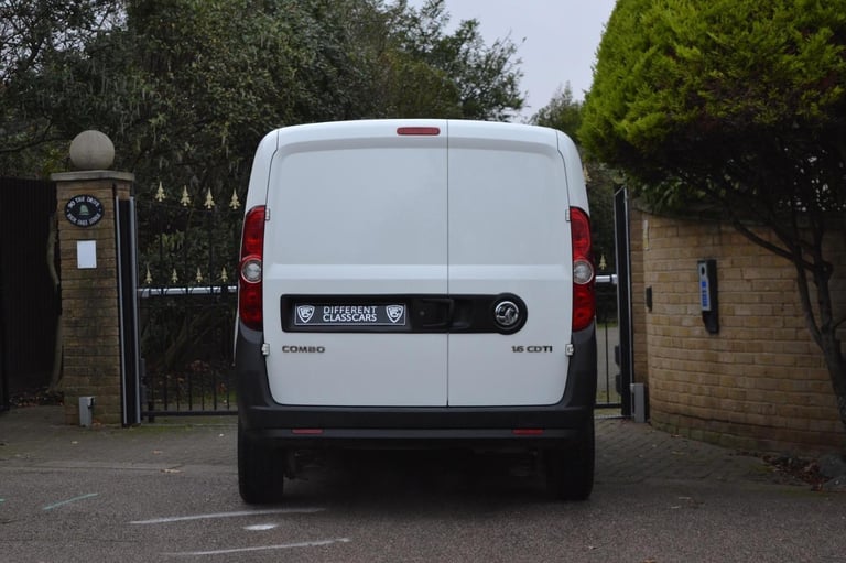 2017 Vauxhall Combo COMBI,PANEL,CREW VAN 5 SEATS,2300 CDTI