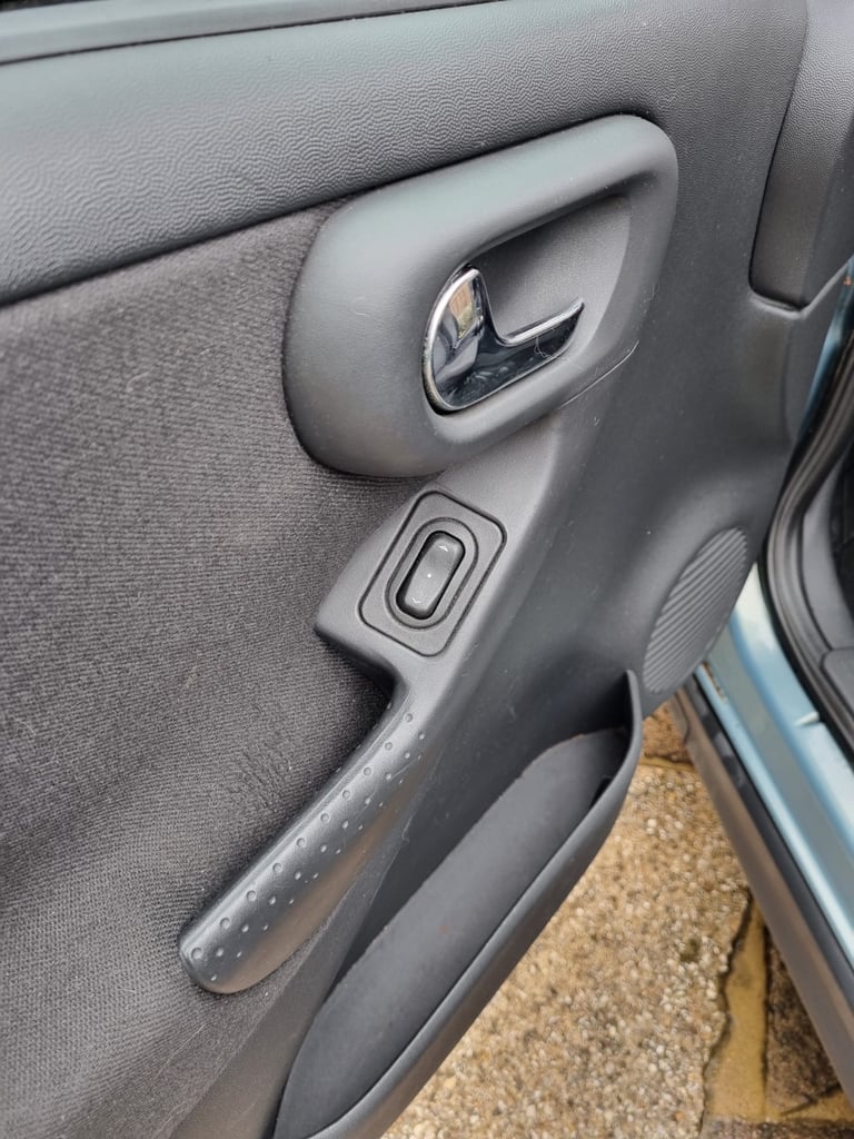 Vauxhall, CORSA, Hatchback, 2005, Other, 1389 (cc), 3 doors