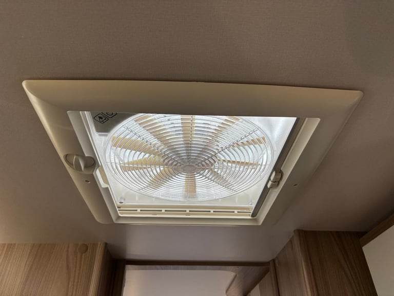 SWIFT BESSACARR HI-STYLE 599 MOTORHOME Alde, Auto Satellite, Tower Fridge, 