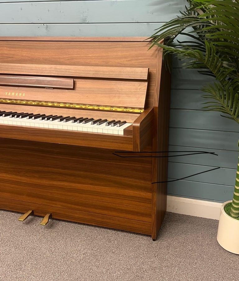 🎵🎹 STUNNING YAMAHA E108 **TUNED/SERVICED/WARRANTY AND FREE DELIVERY**🎹🎵