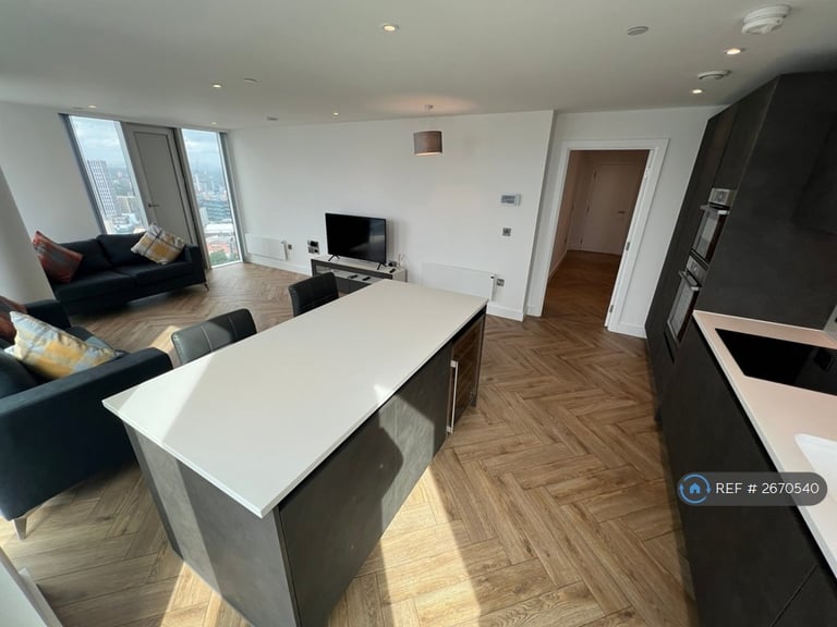 2 bedroom flat in Elizabeth Tower, Manchester, M15 (2 bed) (#2670540)