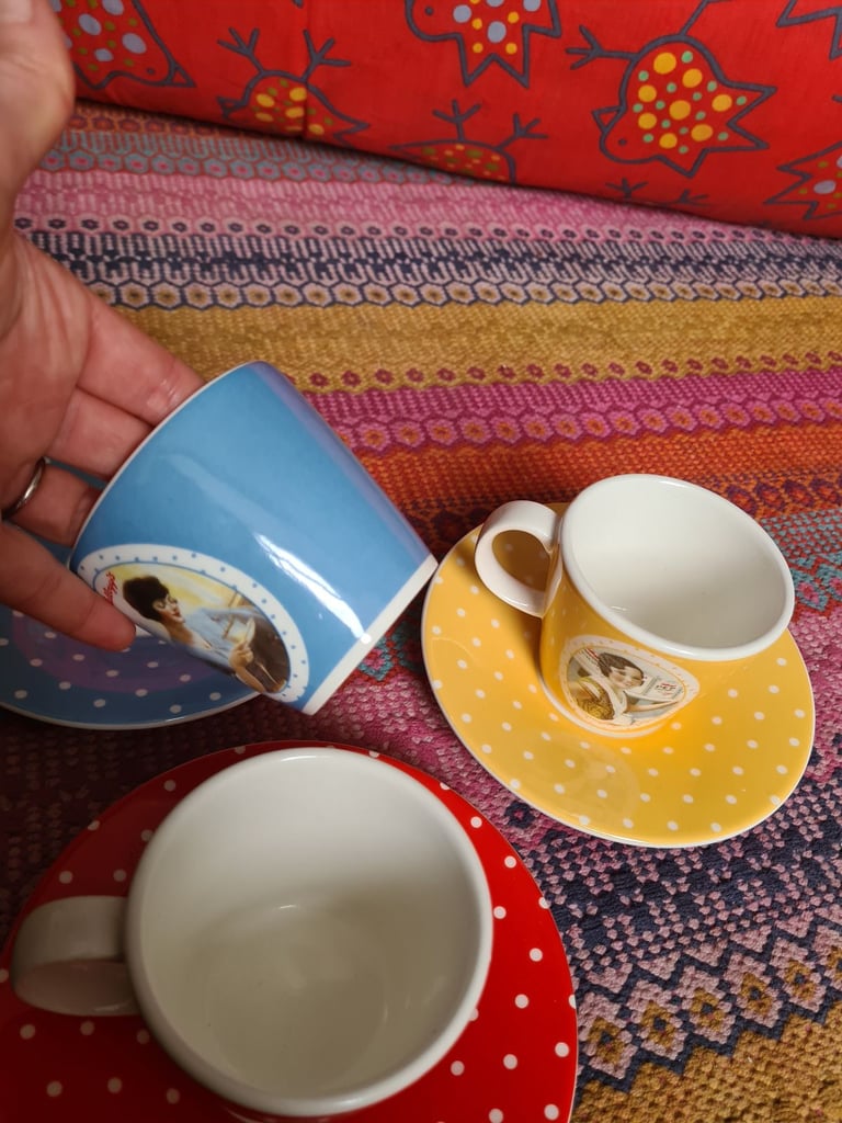 'vintage' kelloggs cups and saucers set