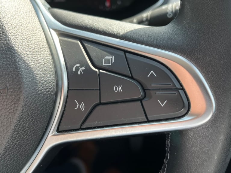 2020 Renault Captur ICONIC TCE Hatchback Petrol Manual