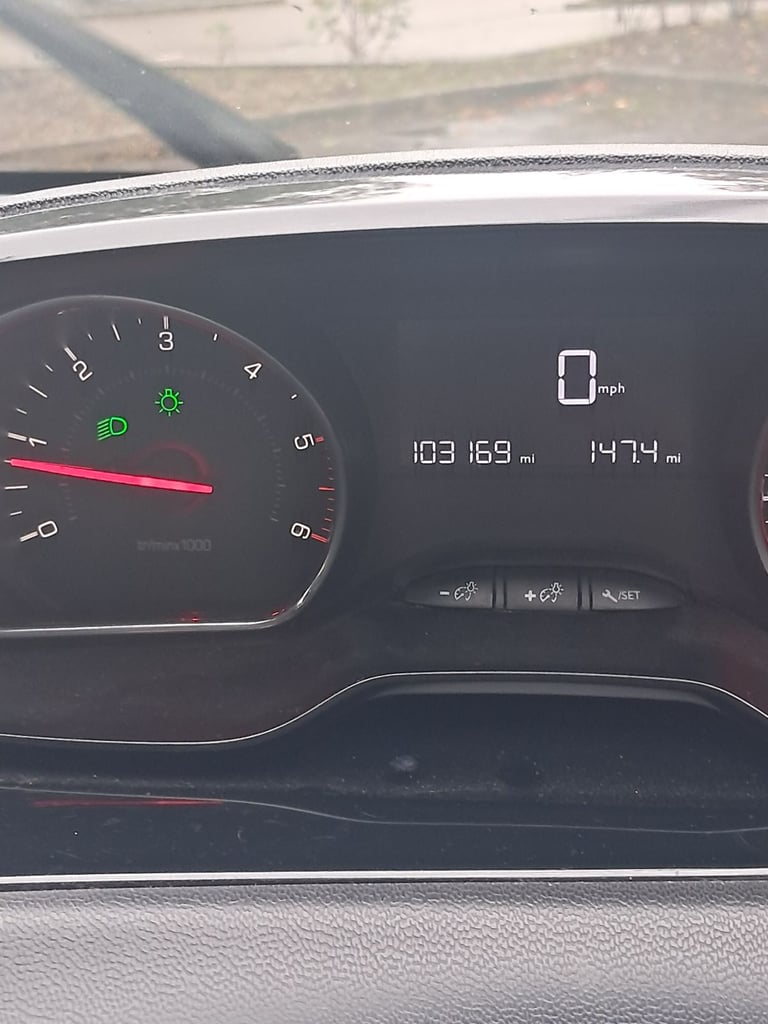 Peugeot, 208, Hatchback, 2013, Manual, 1398 (cc), 5 doors