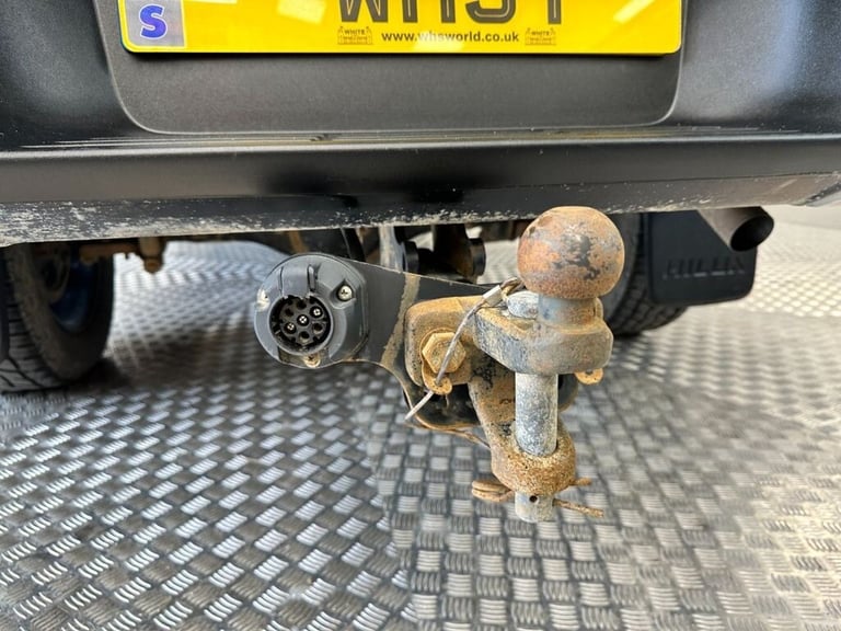 2020 Toyota Hilux 2.4 INVINCIBLE 4WD D-4D DCB 147 BHP DOUBLE CAB PICK-UP Diesel Manual