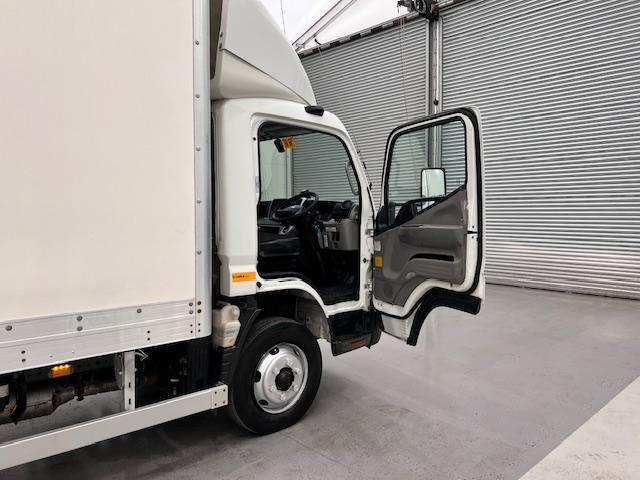 Mitsubishi Fuso Canter 7C18 Day Cab Box Van  