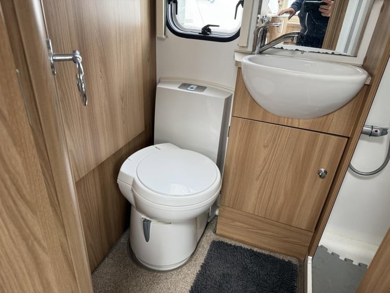 2016 BAILEY PEGASUS RIMINI 4 Berth fixed single beds