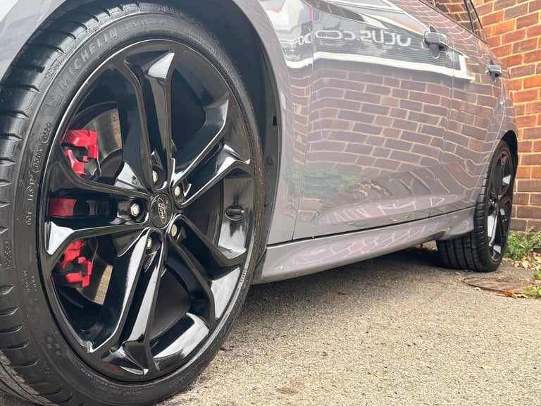 2017 Ford Focus 2.0T EcoBoost ST-3. LOW OWNERS  LOW MILEAGE  MOUNTUNE EXHAUST.