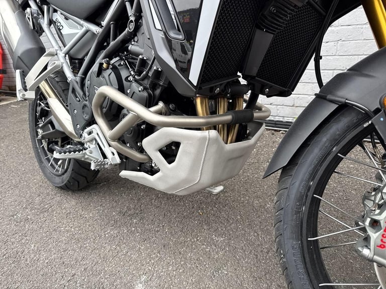 2025 Triumph Tiger 900 RALLY PRO STANDARD TWIN COLOUR Petrol white 6 Speed