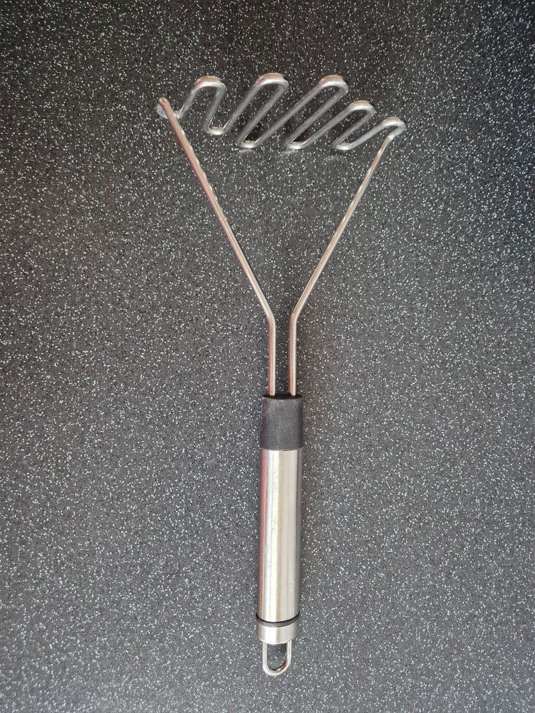 4 piece kitchen utensils - used but in good condition