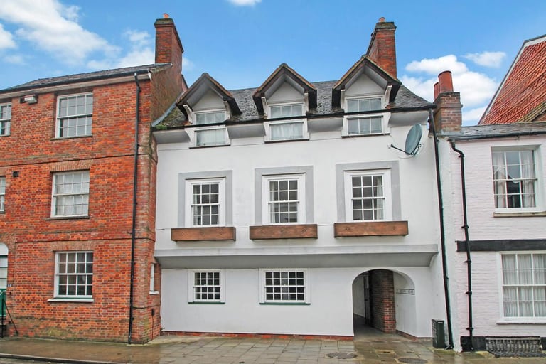 Nice flat available in the centre of Abingdon (top floor)