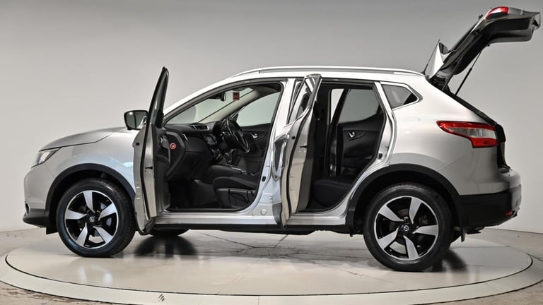 2015 Nissan Qashqai 1.6 dCi n-tec+ XTRON 2WD Euro 6 (s/s) 5dr HATCHBACK Diesel Automatic