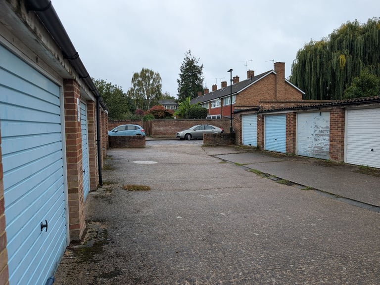 Garage, Mariner Gardens, Richmond / Ham, TW10