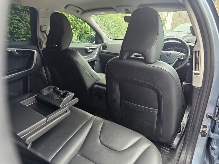 VOLVO V60 CROSS COUNTRY 1 OWNER LUX NAV FVSH LIKE 4WD 4X4 ALL ROAD ESTATE V70 V40