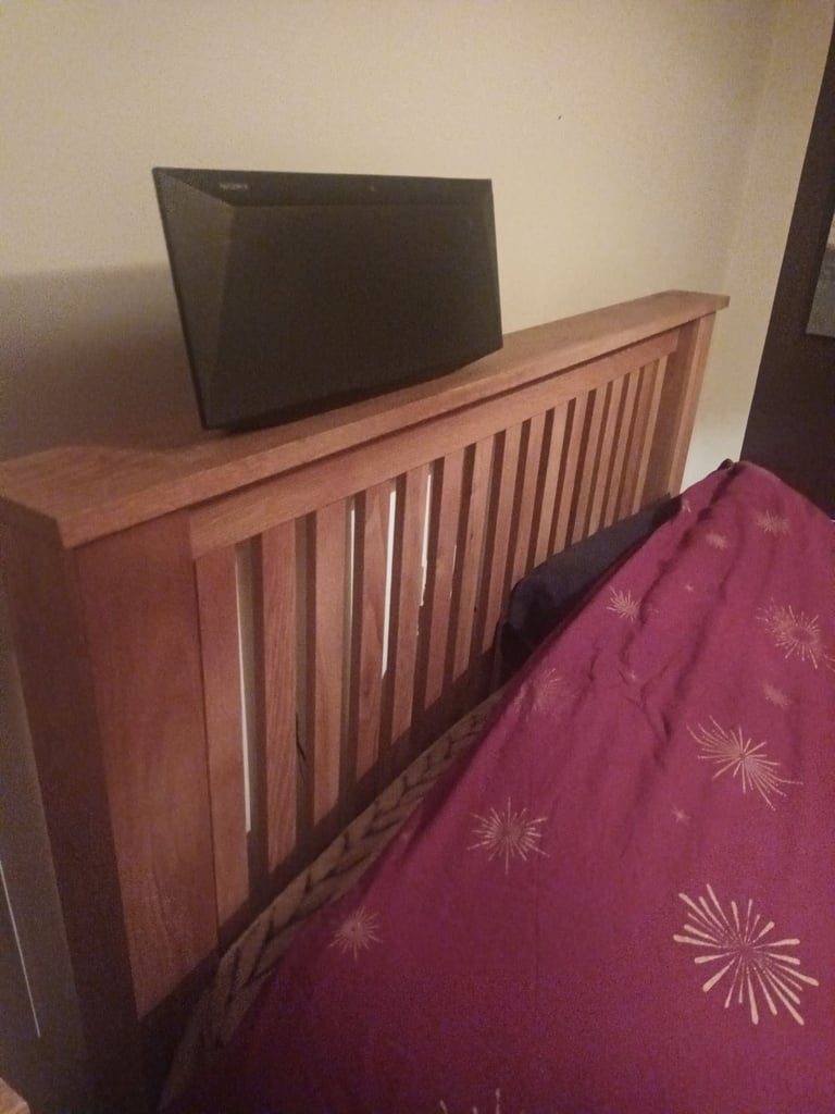 Double bed in solid pine with excellent mattress 