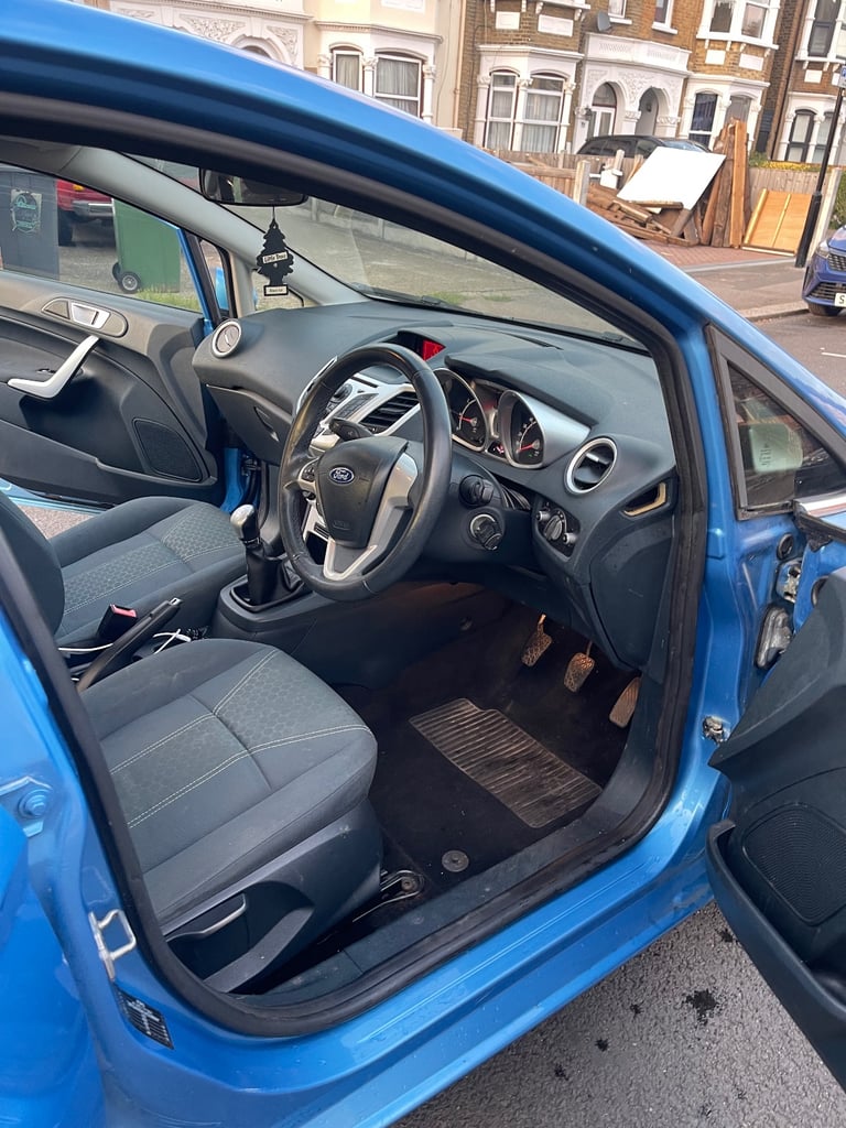 Ford, FIESTA, Hatchback, 2012, Manual, 1242 (cc), 5 doors
