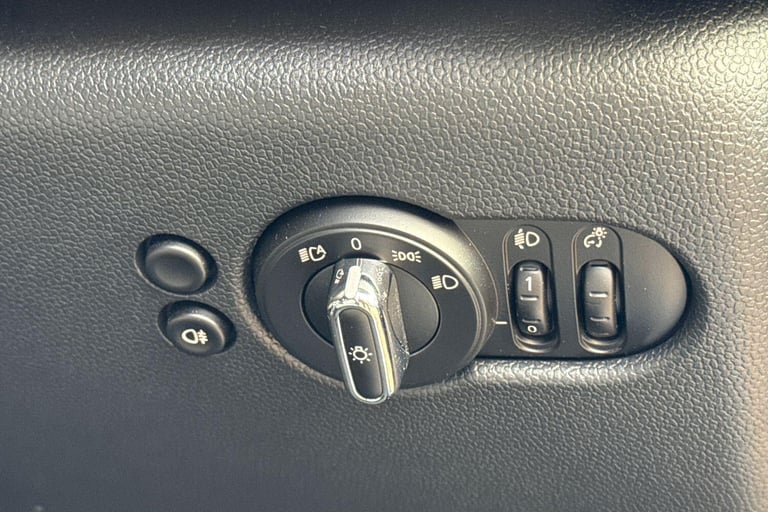 2022 MINI Hatch 1.5 Cooper Exclusive Hatchback 3dr Petrol Steptronic Euro 6 (s/s) (136 ps) HATCHB...